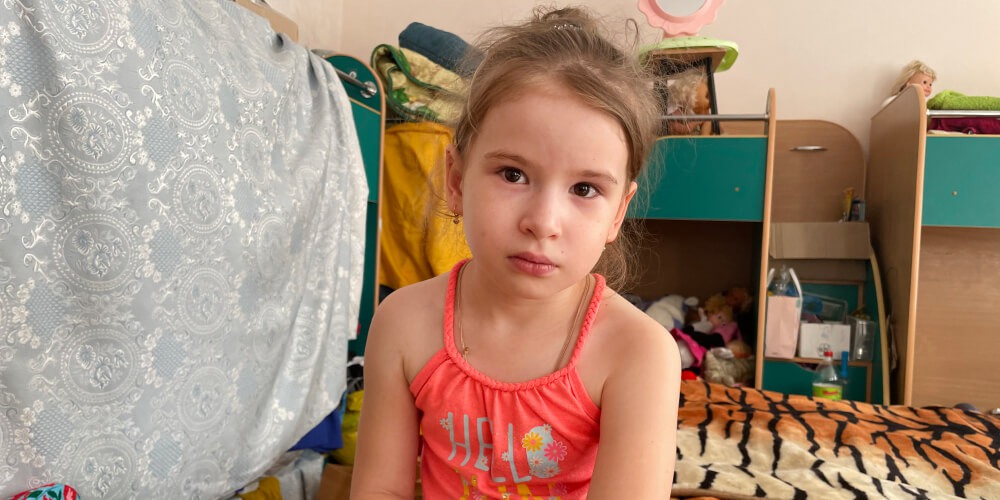 A picture of a small Ukrainian girl called Kira in the basement of a house which has become a bunker