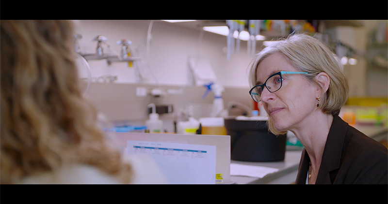 Female scientist Jennifer Doudna in a lab.